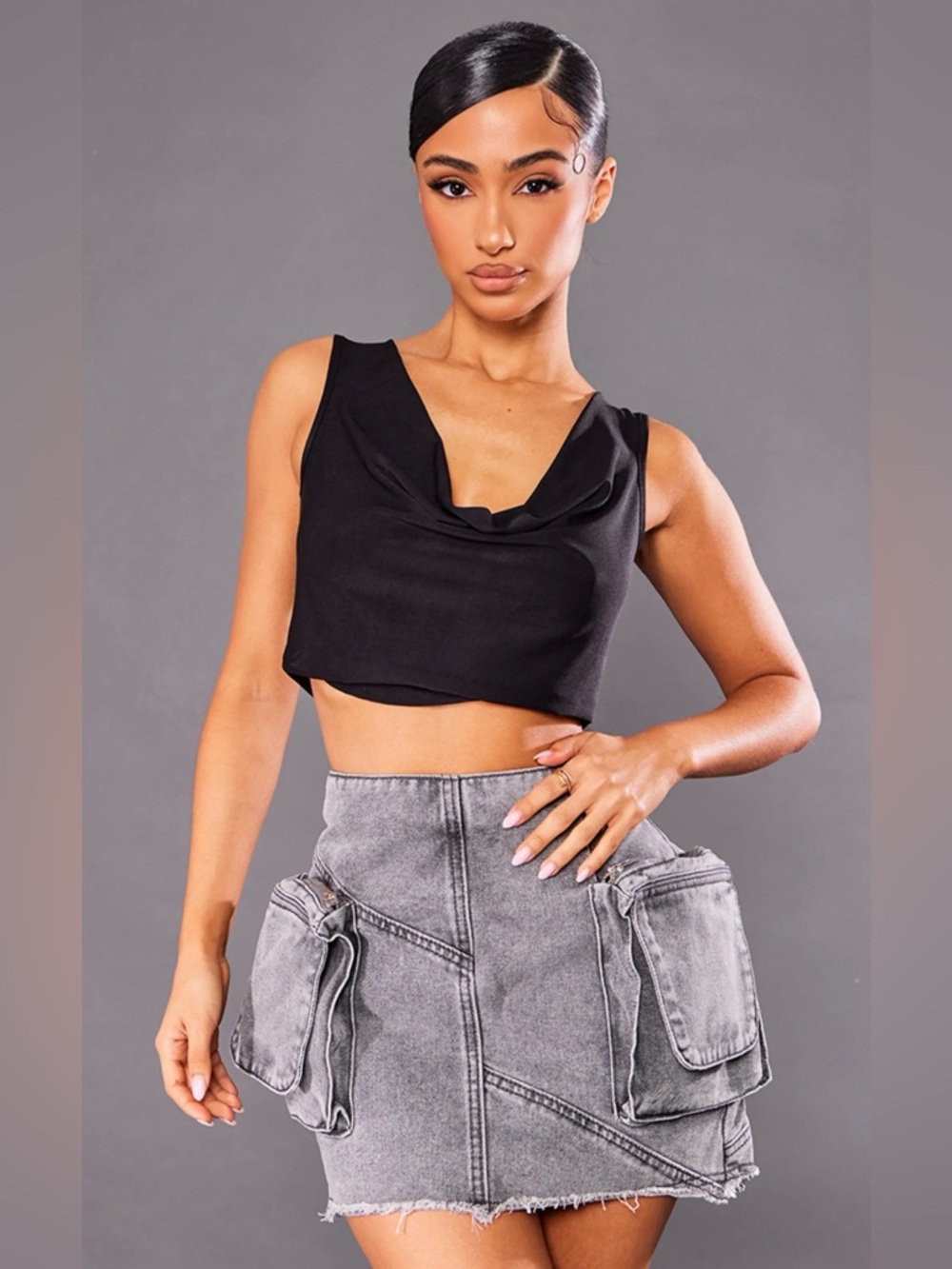 NWT PrettyLittleThing Petite Cargo Pocket Detail Denim Mini Skirt Size US 2 - Picture 2 of 10